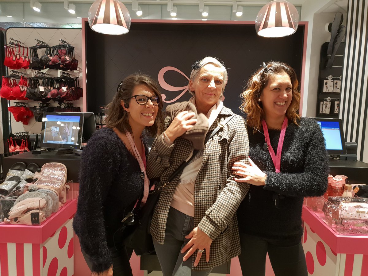 <a href="/karin_rombaut/">Karin Rombaut</a> <a href="/DecerfElodie/">Decerf Elodie</a> <a href="/raachelda/">Sammar Rachida</a> quel plaisir de vous revoir sur Bruxelles @magda_temmerman #yeshkm et semaine Halloween nous avons nos araignées et main agrippé à nos cheveux 🧛‍♀️