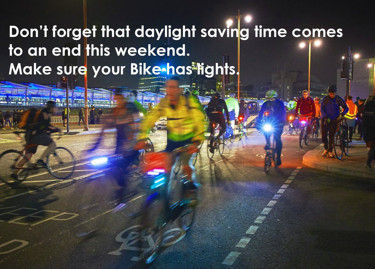 Squarehighways's tweet photo. #Clocksgoback safety campaign on Blackfriars Bridge tonight 4.30-7pm. Find out more #DarkNightsGetLights #ActiveCityNetwork @TidewayLondon @CityPolice @cityoflondon https://t.co/9WcQ6ixrwu