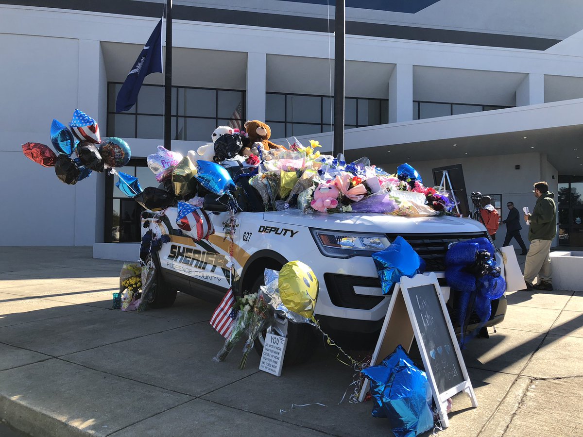 HorryCounty911's tweet photo. “Yet in the darkness, she brought light, and her light was a source of hope and encouragement to so many.” 

- Florence County Sheriff Kenney Boone 

#FlorenceStrong https://t.co/talkrFnVif