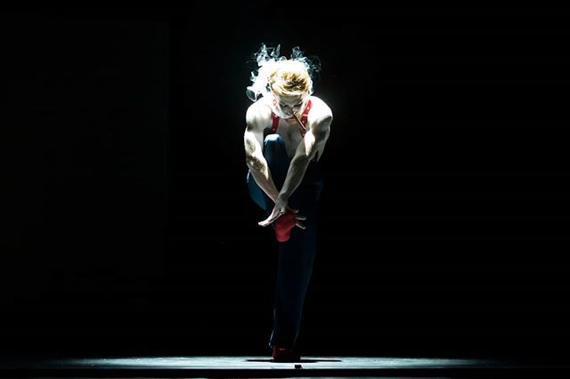 HubbardStreet's tweet photo. "Smoke is blown, blood is shed and emotions run high" in #AlejandroCerrudo's THE IMPOSSIBLE -- a dark, cinematic piece that we're thinking about this #Halloween season!
Photo by @toddrphoto https://t.co/6jPeCtpZ7F https://t.co/QKnzjlh36J