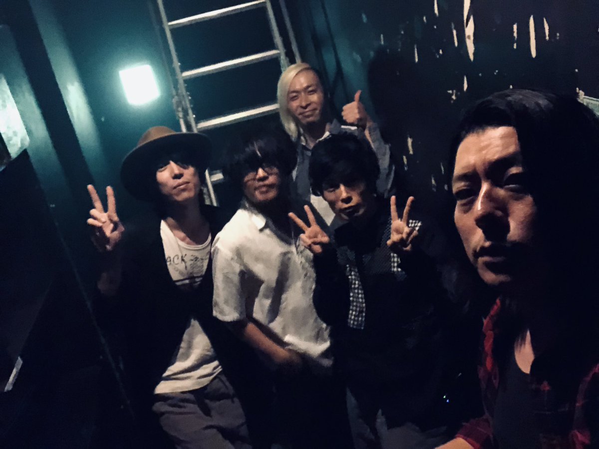 merengue_info's tweet photo. 【今日のメレンゲ】
ツアー2日目、名古屋・CLUB UPSET終了しました。
来てくれたみなさん、ありがとう！徐々に熱くなった、名古屋らしい夜でした。楽しかった！

明後日はファイナル、新代田FEVERです。集ってください。

写真は本番直前のバックステージにて。 https://t.co/OCbEMfF59l