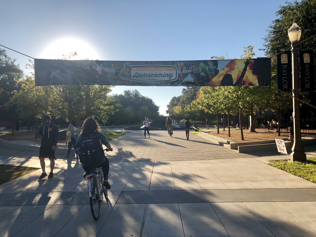 Baylor's tweet photo. Our favorite week of the year is finally here! π»ππ #BaylorHomecoming https://t.co/jbYSlLmeEG