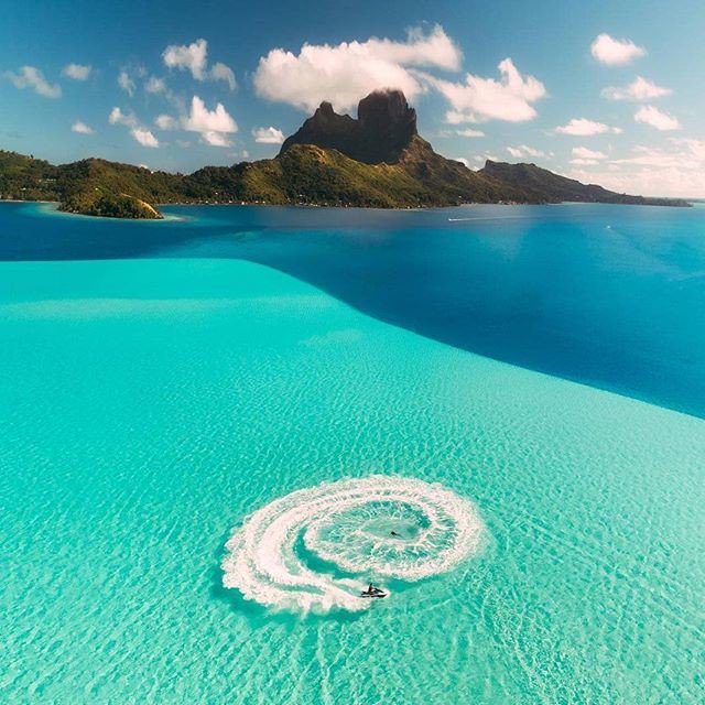 Colleen_happy's tweet photo. Reposting @viajeramante_rd: - via @Crowdfire 
Tú, Yo y ese lugar 🤗... no se piénsalo 😎
.
.
Menciona con quién te gustaría estar en ese lugar? 😅 .
.
📸 robada de la cuenta de @karl_shakur .
.
@viajeramante_rd .
.
#viajeramante #followmeto #borabora #traveller #travelbucketlist https://t.co/RIPK3vKwia