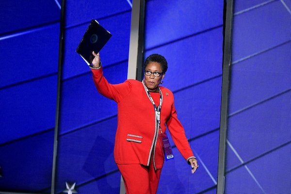 cqprofiles's tweet photo. Happy birthday to Ohio's @RepMarciaFudge, who sits on the House Agriculture Committee. She was mayor of Warrensville Heights before coming to Congress. https://t.co/B344mPv8cs