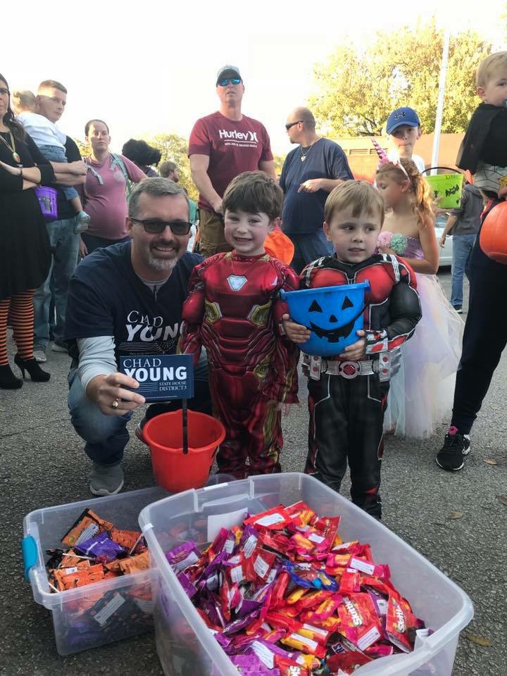 AlabamaChad's tweet photo. My Heather &amp; I had a great time meeting future voters at Fall In The Park! Nothing like seeing a child’s face light up when they see so much candy! 
#TeamYoung #ChadYoungStateHouse
#NewEraForAlabama 
#OurChildrenAreOurFuture https://t.co/nmtNks8PSK