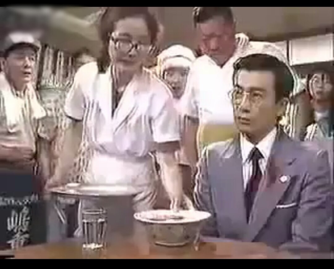 Mayu V Twitter 1992年の 世にも奇妙な物語 ハイ ヌーン は玉置浩二さんが食堂のメニューをどんどん順番に注文して食べていくというユニークな役をされた作品です この作品には亡くなられたばかりの女優の角替和枝さんも出演されていました ご冥福をお祈りします