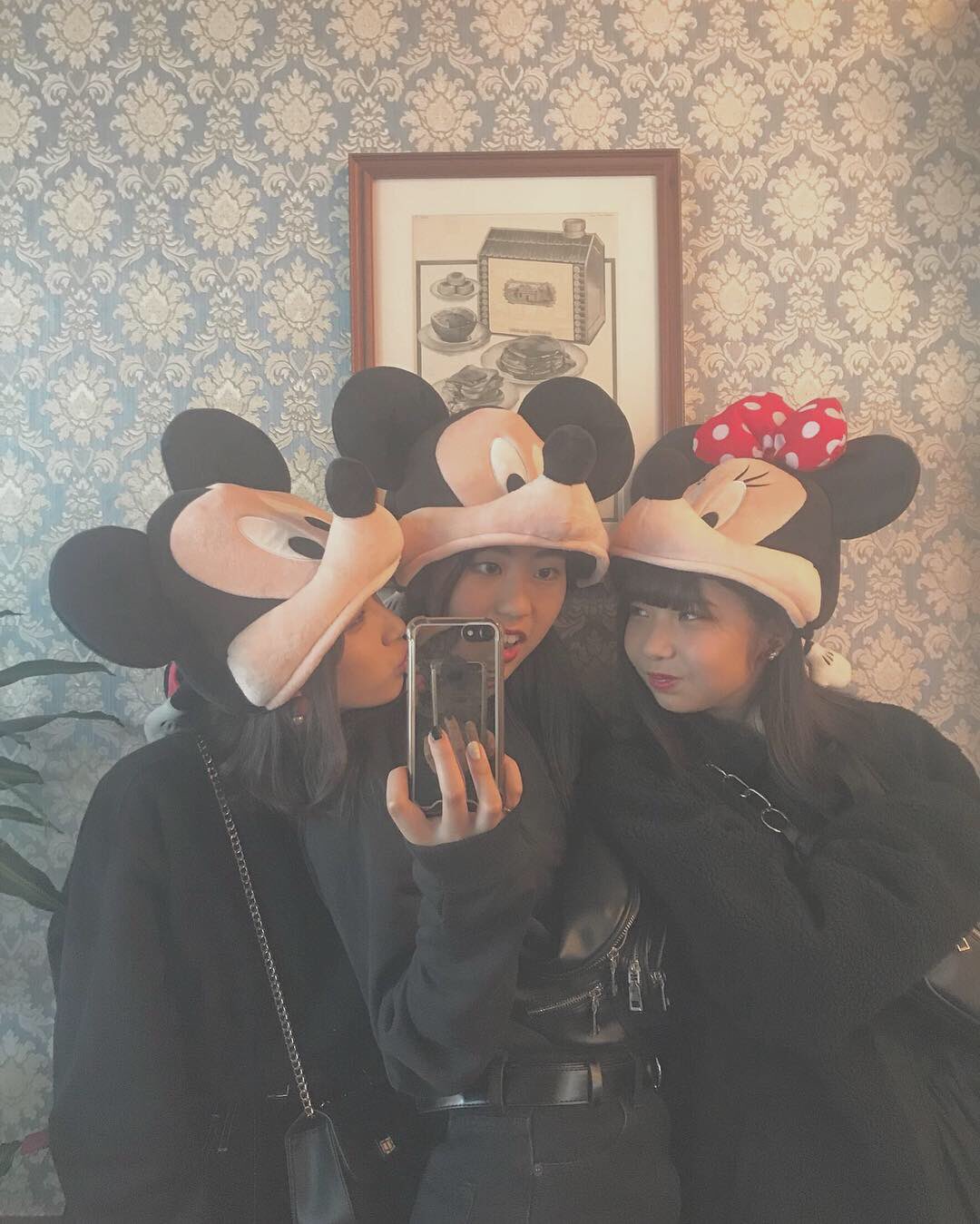 Suzuka 在 Twitter 上 10 17 Tokyodisneyland のんびりおでぃず 楽しかったなあ楽しすぎた また早く行きたいなシー Nmt 2 E Na R Disney Land ブラックコーデ ファンキャップ Allbrack Ses T Co Ogruzptru6 Twitter