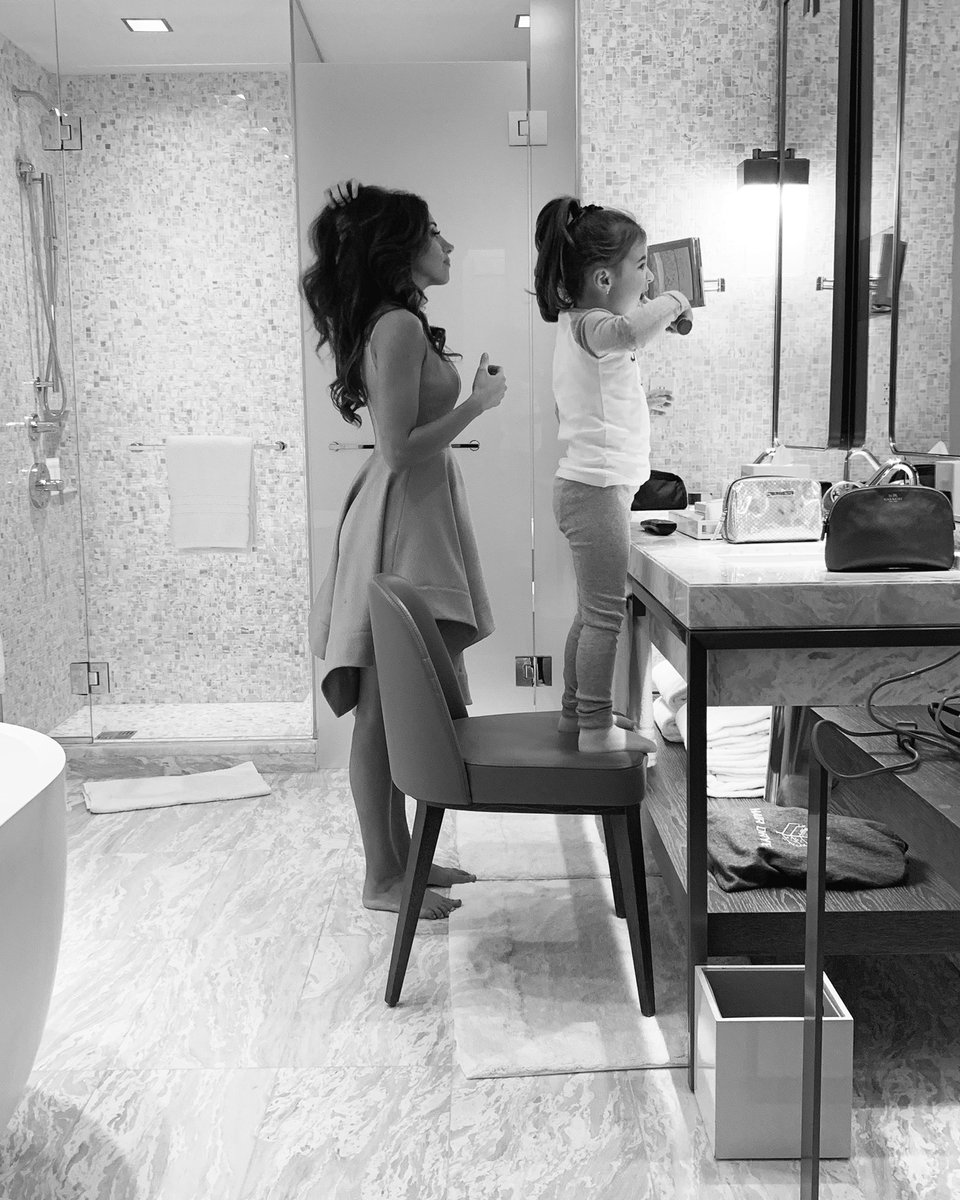 kevinjonas's tweet photo. Girl time https://t.co/jeHLs9SRn6