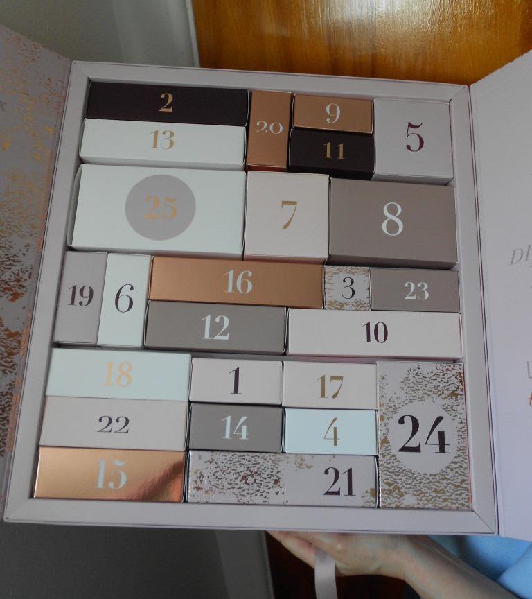 BeautyCooksKiss's tweet image. If you're curious what @GLOSSYBOX_US #AllIWantAdventCalendar #USVersion was like, let me fill U in with all the beautiful details of this $325 value! Review @BeautyCooksKiss
beautycookskisses.com/2018/10/glossy…
#GLOSSYBOXUS #AllIWantAdventCalendarReview #HolidayGifts #BeautyCooksKisses