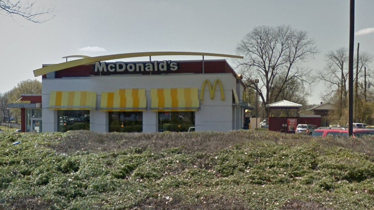 Father being called a hero after shooting and killing masked gunman who stormed McDonald's bit.ly/2yEUM4R?utm_so… https://t.co/YPjhVdy5gI