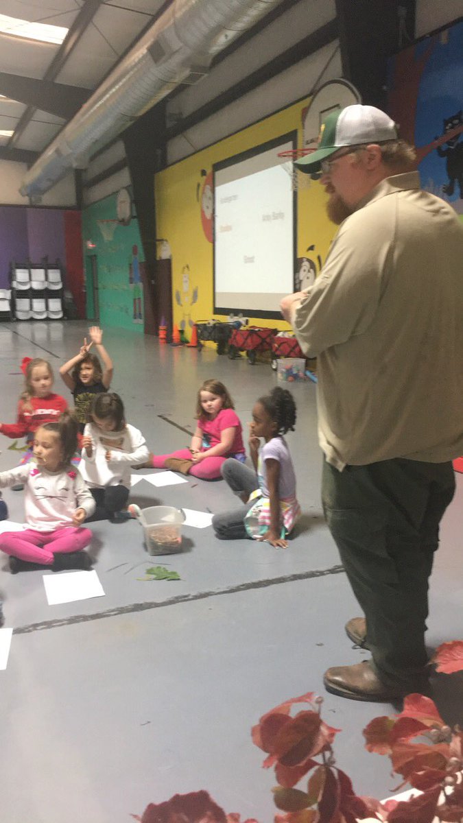 CoachOCabotPE's tweet photo. Leaf rubbing w John @ARForestryComm #STOP18 @CentralCabotpK4 #perocks https://t.co/u2hi4t5v27