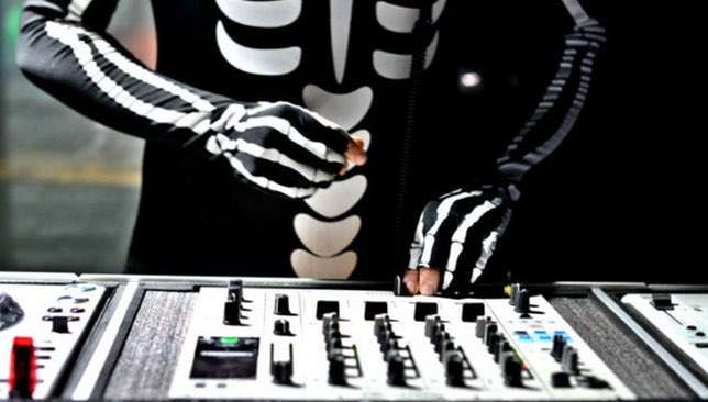 20_Watts's tweet photo. It’s spooky szn! Check out the link for some scary tunes: https://t.co/Ox56q44WKo https://t.co/D2iFpHFQ16