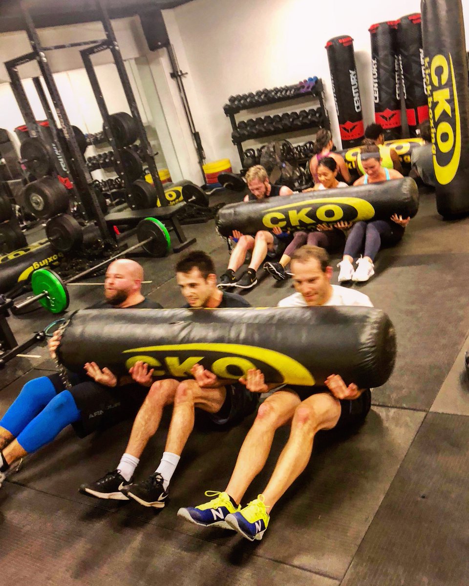 cko_centercity's tweet photo. Teamwork makes the dream work 😆 Happy Monday #CKOFam! 
•
•
•
#CKOCenterCity #CKOCC #CKOTeam #MondayMotivation https://t.co/dSv4iH8Ku5