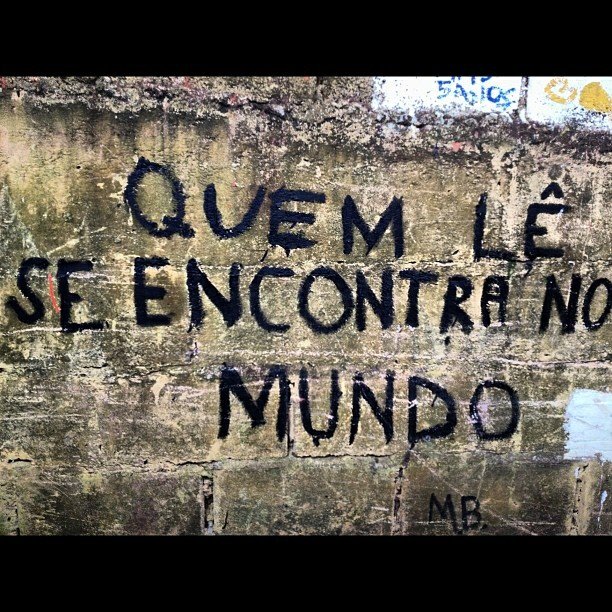 _mayminie_'s tweet photo. Os livros não mudam o mundo, quem muda o mundo são as pessoas. Os livros só mudam a pessoa.
— Mário Quintana.
#DiaNacionalDoLivro https://t.co/pJ1b1hkP7f