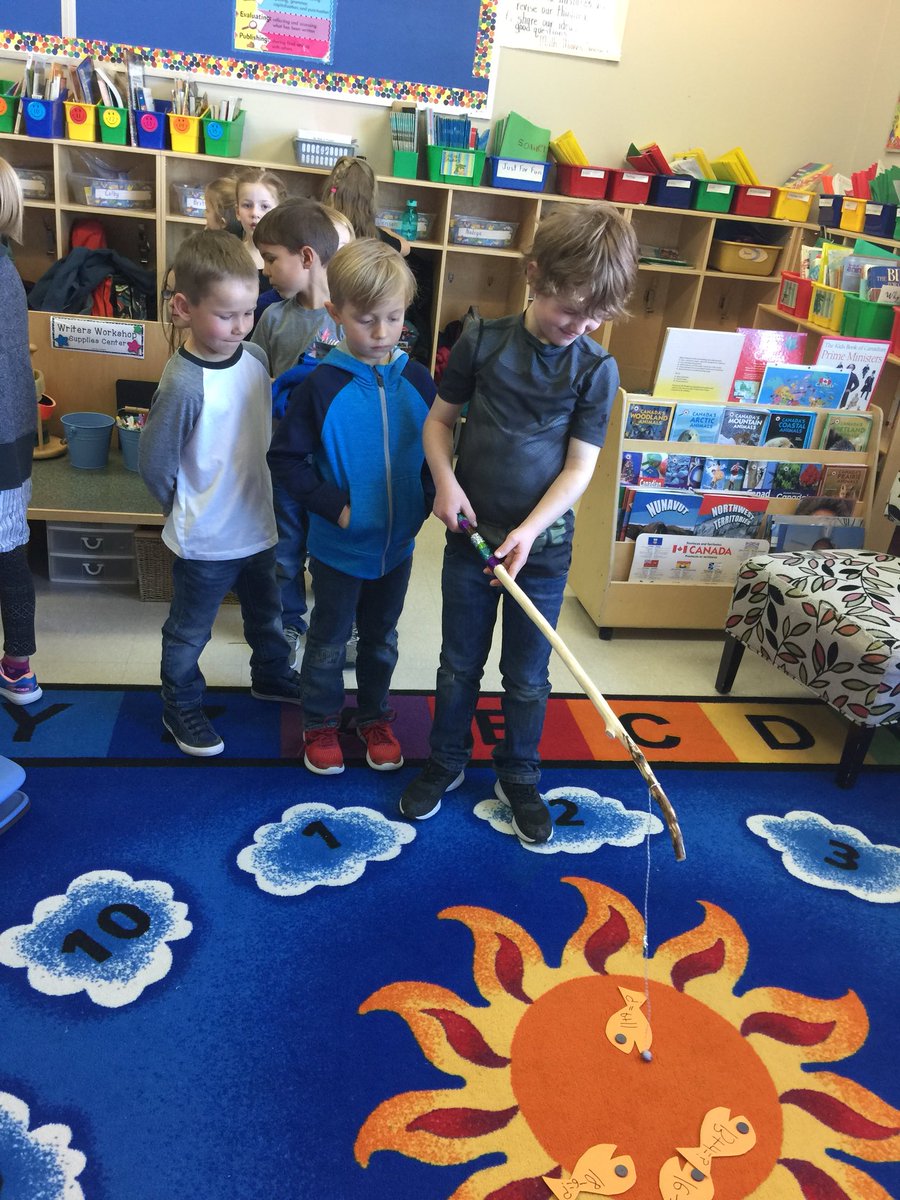 FinkleKim's tweet photo. Teaching our grade one friends about magnetism @StMarysSexsmith #gpcsd https://t.co/BayikXYS7X