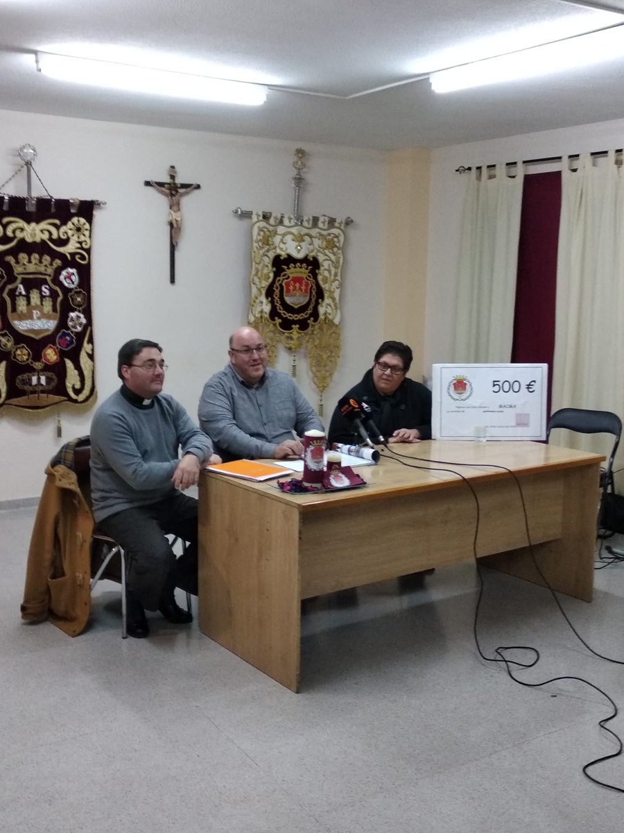 EN DIRECTO
Acto de entrega de un donativo a Mujeres Afectadas de Cáncer de Mama de Aspe - MACMA, por parte de la Junta Mayor de Hermandades y Cofradías de Aspe.
