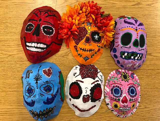 ArtNorthbrook's tweet photo. Art 2&3 are getting ready Dia de los Muertos! Paper mache masks and sculptures were a success! 👌☺️ #dayofthedead #diadelosmuertos #papermache #papermachemask https://t.co/3fNSvSL1Ki