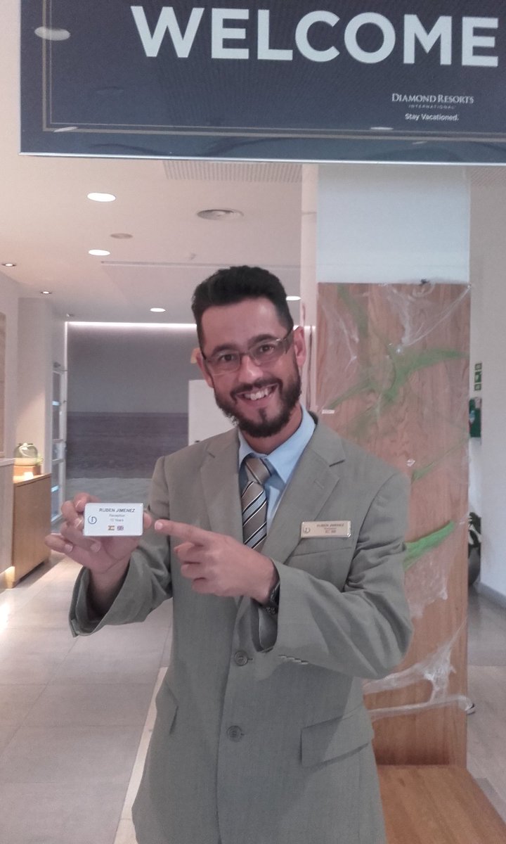 NatGilG's tweet photo. Here are Juani @SweetAntares &amp; Rubén @rubn_kapikua23 from #Reception receiving their 10-years' service badge with proud! THANK YOU for all what you do to keep delivering #Dperfectservice at #LosAmigosBeachClub @DiamondResorts #LifeAtDiamond #EUDPoints !#StayVacationed @Silvia_AGP https://t.co/LpTf5JJJj7