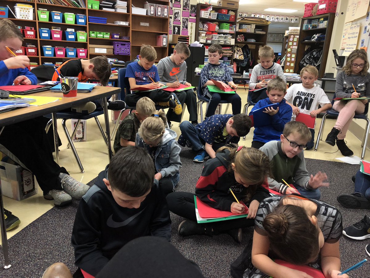 JKThompson5's tweet photo. Before we experiment, we think. What should learning look like? What shouldn’t it look like? #iteach4th #STEM #specificgoals https://t.co/eJi7PyUZBC
