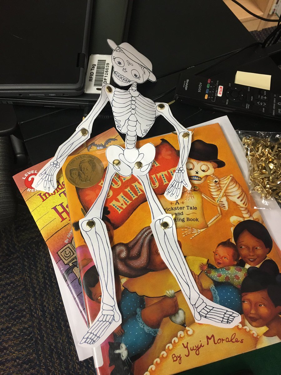 TABROWNLIBRARY's tweet photo. @TABROWNES First day of #SpooktacularBooks @bookspringatx #Books4Me distribution. Every student leaves with a free book #lovereading @AustinISDLibs #boo https://t.co/MhOehPcB0x