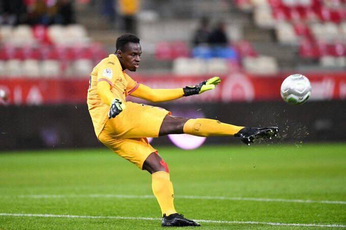 Europeen11's tweet photo. Edouard Mendy 🇸🇳 (Reims) cette saison en Ligue 1 :

👕 11 matches 
🔒 7 clean-sheets 

L'un des meilleur ratio dans les 5 grands championnats 👏🏿 https://t.co/PsSvnNLrlC