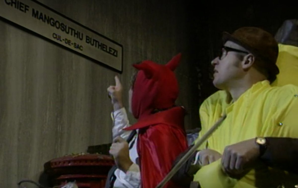 Ahhhh! Look, here we are! Chief Mangosuthu Buthelezi cul-de-sac! They're  loaded down here! This is where we clean up! #Halloween #Halloween2018, image size:1200x757