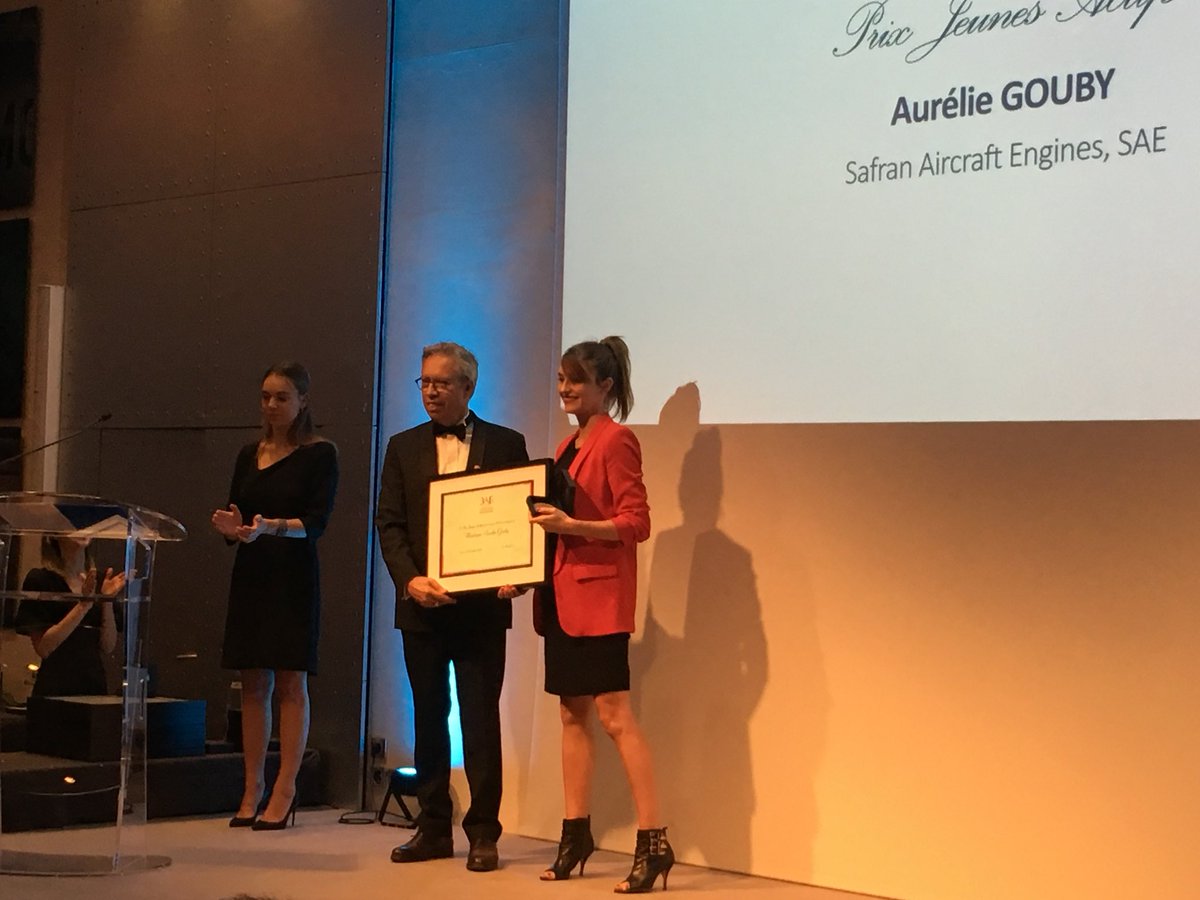 XopheRobin's tweet photo. Ce soir, cérémonie de remise des prix @3AFasso 2018 à @AeroclubFrance. Plusieurs femmes honorées ce soir par le Prix Jeunes Actifs (Aurélie Gouby - @SafranEngines &amp; Marie Vinay - @byMBDA). Le Grand Prix Spécial 3AF est décerné à Sandra Magnus @Astro_Sandy, astronaute de la @NASA. https://t.co/e1Ska5l0AG