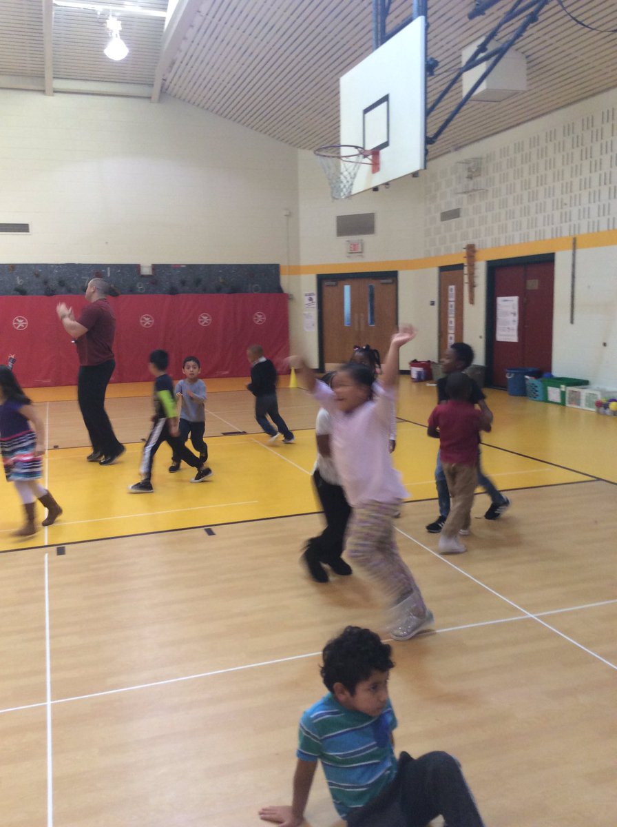 ChalkleyPE's tweet photo. A little ghostbusters for our first grade warm up. @Mr_Wise_Man_PE @dfeister #Physed https://t.co/OIkGimjhqx
