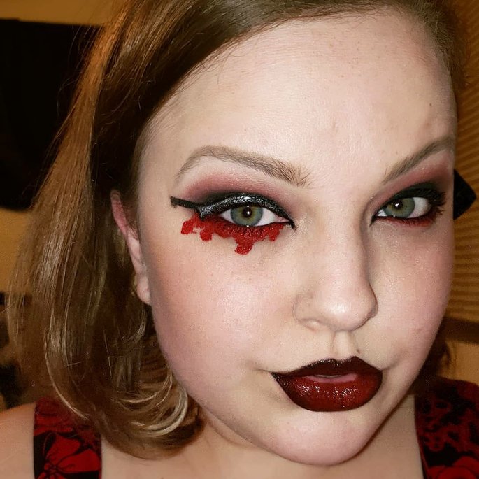 pinupkittycakes's tweet photo. #knifeliner https://t.co/b3mSN6khpY