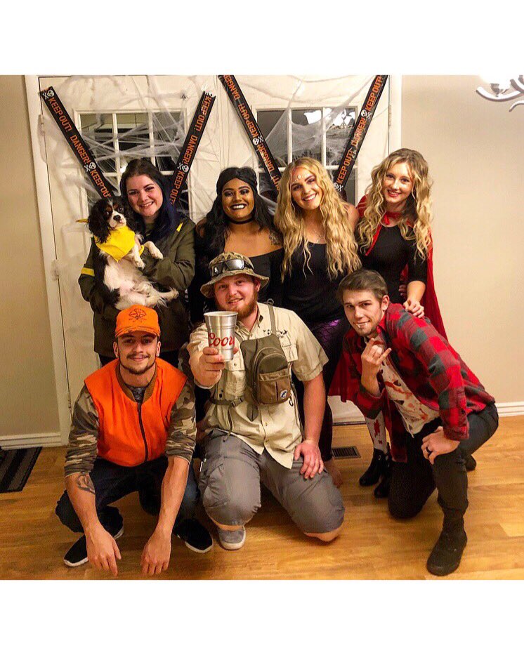 TiffanyMessick3's tweet photo. Halloween costume party was a blast  S/O to shaylie for having one #redriddinghood #bigbadwolf https://t.co/rW2XgFoGD2