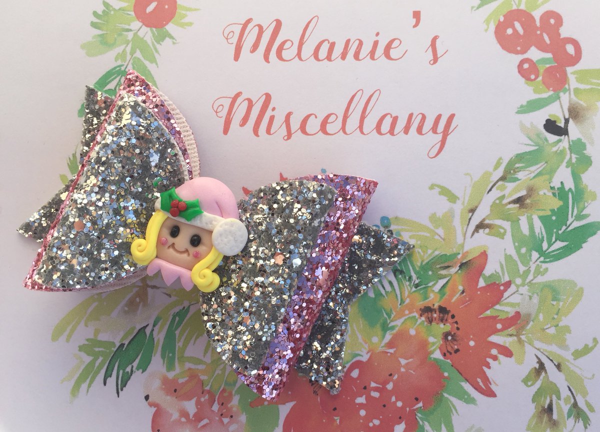 CraftyMelanie's tweet photo. New Christmas bows with clay characters. #CreativeBizHour https://t.co/DNhw66OnQ3