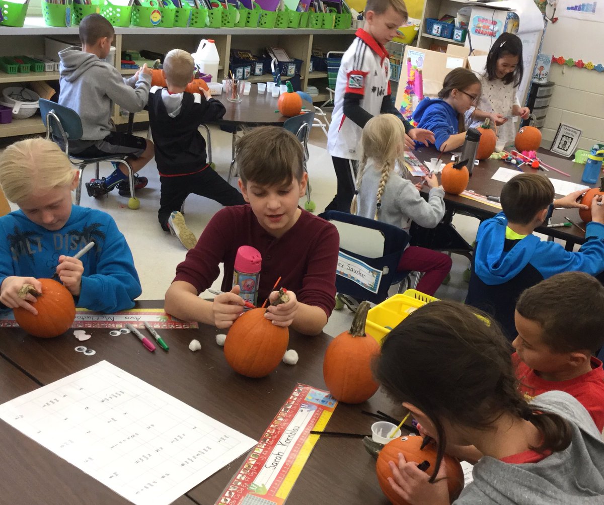 5W enjoyed making new friends, visiting the Warwick pumpkin patch, and decorating pumpkins with 1M! <a href="/CBcmelvin1st/">𝘊𝘭𝘢𝘪𝘳𝘦 𝘔𝘦𝘭𝘷𝘪𝘯</a> <a href="/CBWarwickElem/">Warwick Elementary School CBSD</a>