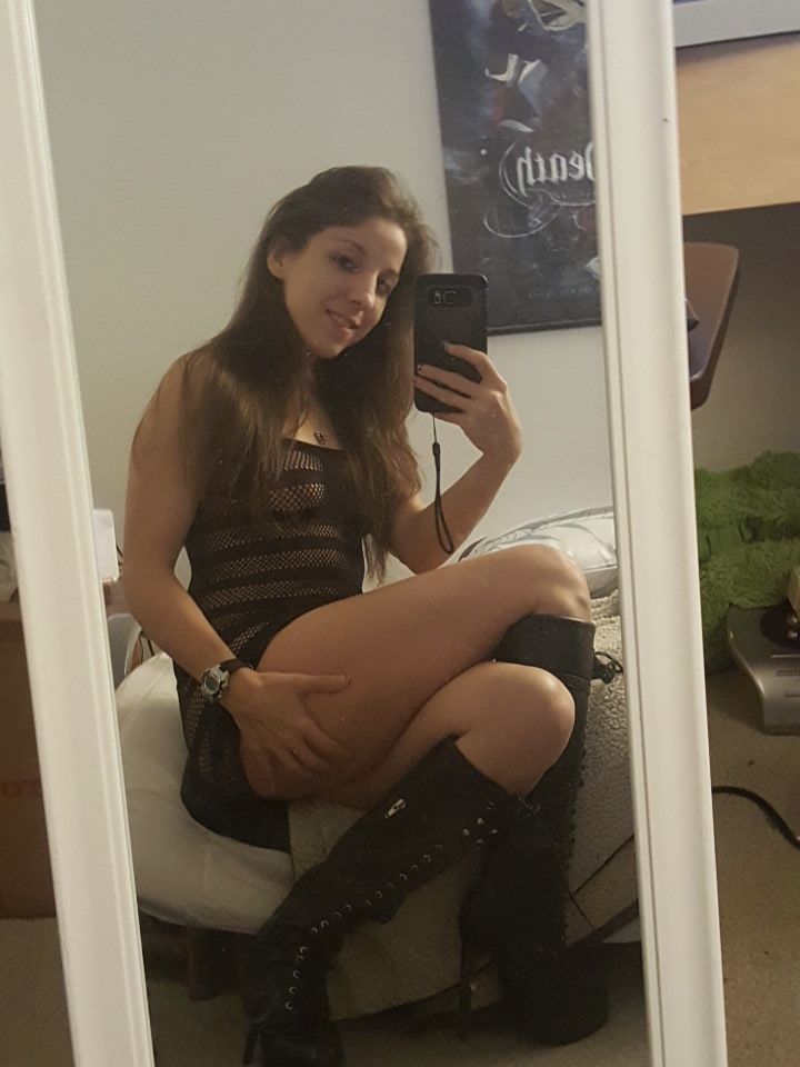 rtpuppers's tweet photo. Good morning to my beautiful @MissSidneyB519 🤗
She's the reason I go to work every day. You should be working for her, too 

#femdom #findom #VRT #DDU #ODD #EFDP #BBR #FDU @RTP1G @slavekane @rt2promopig @loneleyguy69xxx @help_to_rinse @RTmutt @rtpig76 @tonybobo3 @RTfindom_pet https://t.co/5PEjnC69yE
