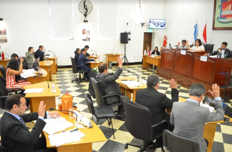 noticiasdel6's tweet photo. En el #Fimper, celebraron la reactivación de los lazos políticos y culturales entre #Posadas y Encarnación
https://t.co/7xTDQcPSyf https://t.co/Qesj6D05l1