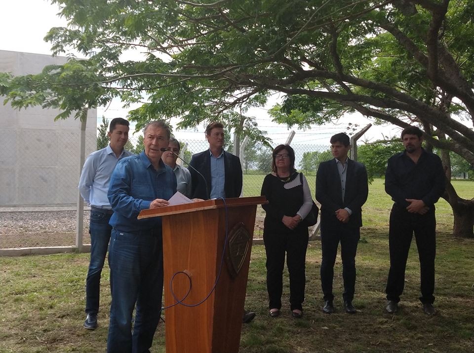 GracielaBrarda's tweet photo. #SanFrancisco
Dejamos habilitada la planta reductora de presión y 5.5 km de ramales de #GasoductosTroncales que también llevan #FibraÓptica.
Con esta obra se beneficia a más de 17.000 vecinos. El Gobernador anunció 50 viviendas para la ciudad, en el marco del #ProgramaSemilla https://t.co/oiA5EUMRbU