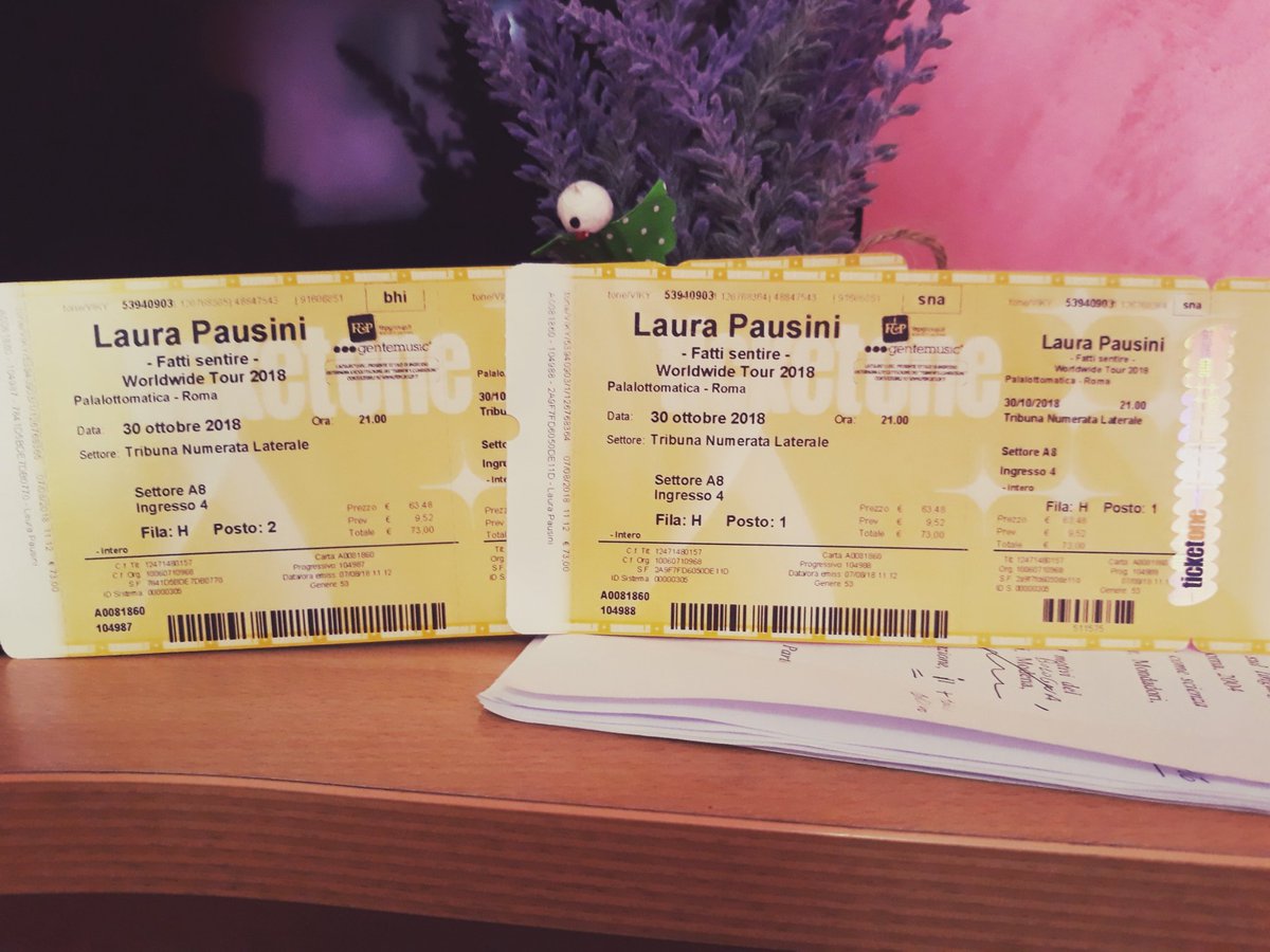 LiliMarchi95's tweet photo. @LauraPausini sei il regalo di laurea più bello 😍😍 #laurapausini #fattisentireworldtour #fattisentire #palalottomatica https://t.co/Esf0eJKqnW