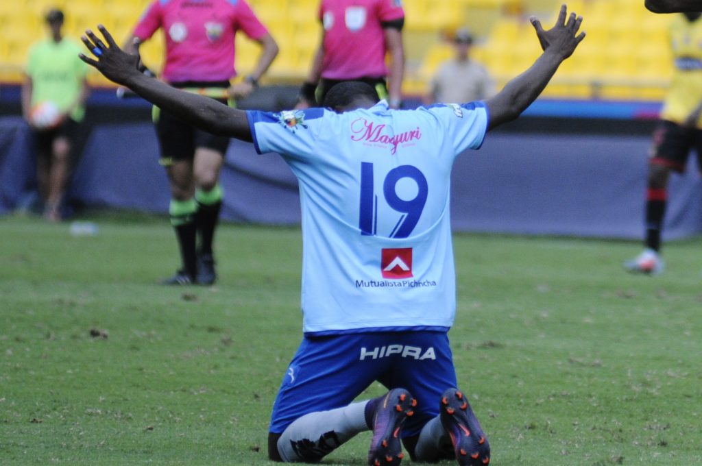 #Notimobil Macará gana y recupera la punta!  #Fecha16 #macara vs #Barcelona Gracias por ser uno de nuestros #FansMobil Gracias a #MobilEcuador mobilecuador.com/blog/macarágan…