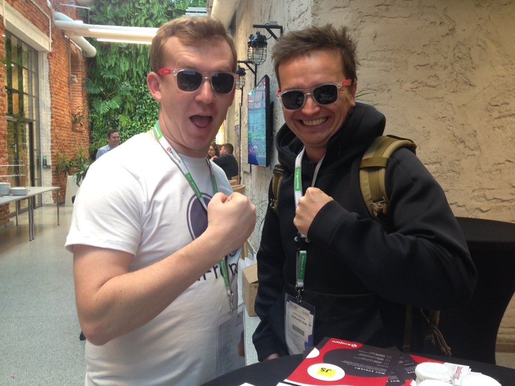 piecioshka's tweet image. Sunglasses at #ConFrontJS #WarsawJS by @evojamcom