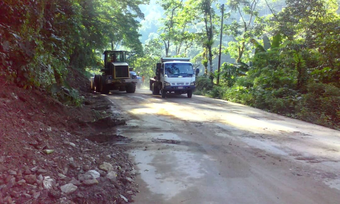 mppttrujillo's tweet photo. Min.Transporte sigue atacando emergencias lluviasTroncal 007 Sector Campo Elías Mun.Campo Elías Edo Trujillo.REVOLUCION Marcha @TransporteGobVe @tupamarohipolit @VicetrVzla @RangelSilva4F @GobTrujillo @Gerardo4fPsuv @dinfratrujillo1 @jefeestadaltru @NicolasMaduro @ViceVenezuela https://t.co/g0hcCKXF1W