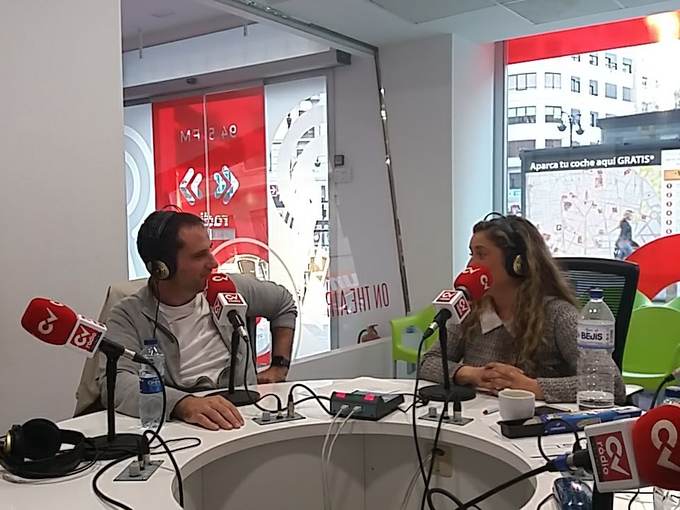TardeMarina's tweet photo. El patinete eléctrico se está transformando en un método de transporte cada vez más común en las ciudades españolas. Hablamos con Gustavo Santana (@bbuho_ ). https://t.co/nigmPKcn40