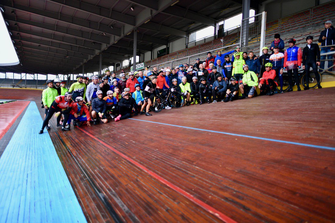 La Vigorelli - Ghisallo #4 è stata la più difficile di sempre, ma ha raccolto volti ed esperienze molto diverse tra loro, mostrandoci quella passione e quella voglia di scoprire che danno il senso al nostro ciclismo. Una giornata bellissima.

vigorelli.eu/component/cont…