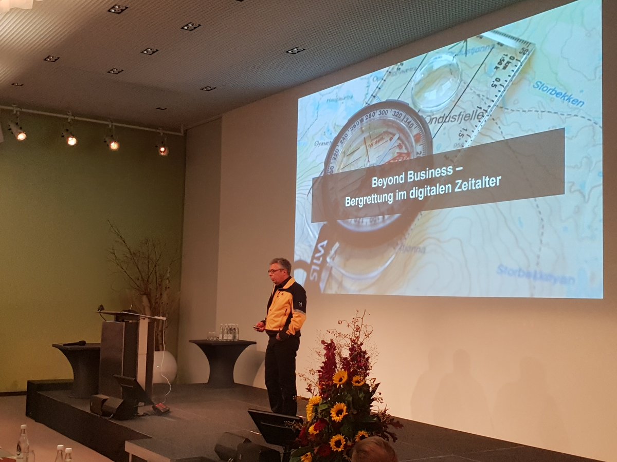 MerkleDACH's tweet photo. Letzter Beitrag des diesjährigen #sbd18: @hbeutler, Rettungschef Schwägalp/Säntis der Bergrettung Schweiz und Berater bei Namics, gibt Einblicke zu digitalen Innovationen in der Bergrettung. Es wird emotional und spannend. https://t.co/CeEKJsjqYR