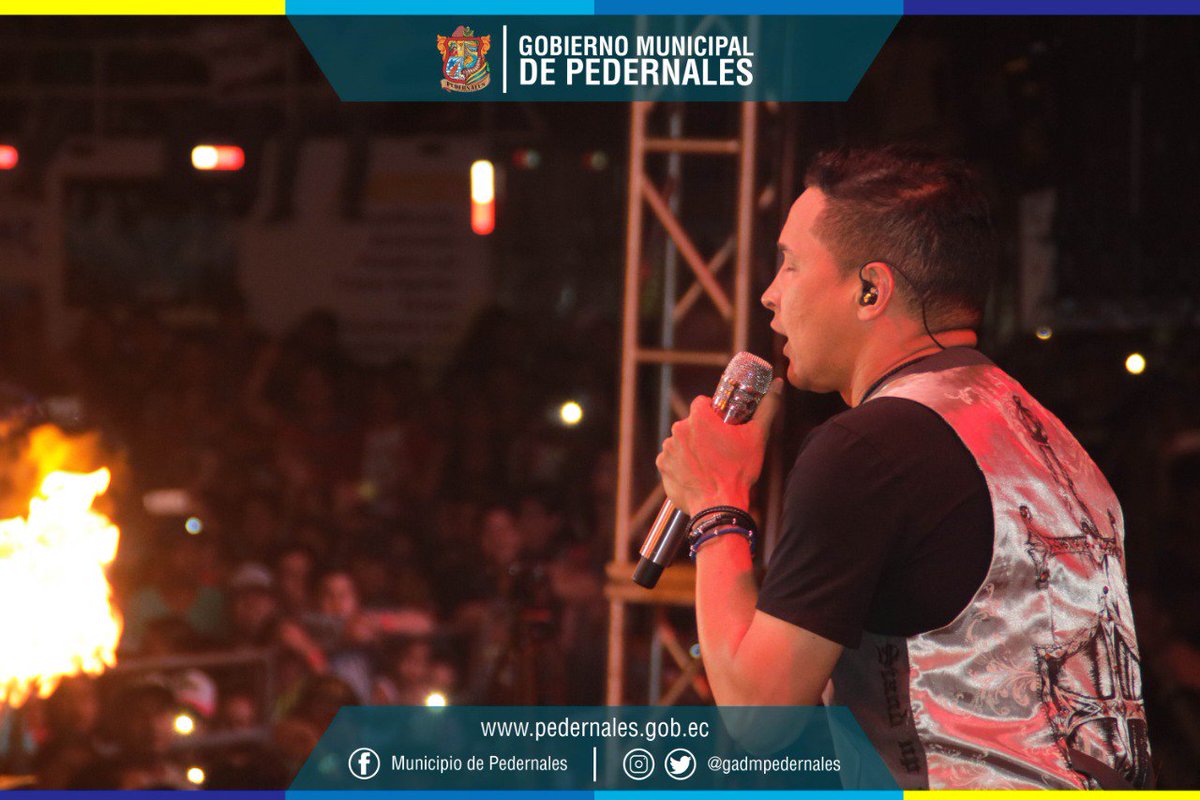 GADMPedernales's tweet photo. Antes de que el colombiano aparezca en escena, el #GrupoMillenium deleitó al público.
A la medianoche, el ídolo mundial del vallenato #JorgeCeledón ponía en su punto los instrumentos y la euforia de los miles de asistentes del concierto no se hizo esperar.
#MesDelComercio. https://t.co/BjQSKnmFXN