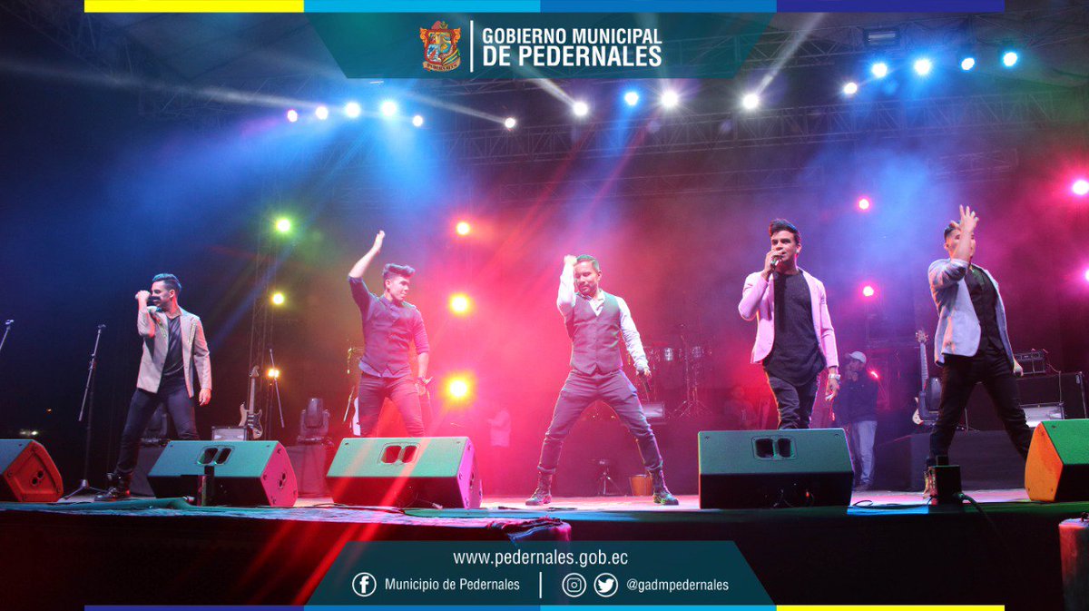 GADMPedernales's tweet photo. Antes de que el colombiano aparezca en escena, el #GrupoMillenium deleitó al público.
A la medianoche, el ídolo mundial del vallenato #JorgeCeledón ponía en su punto los instrumentos y la euforia de los miles de asistentes del concierto no se hizo esperar.
#MesDelComercio. https://t.co/BjQSKnmFXN