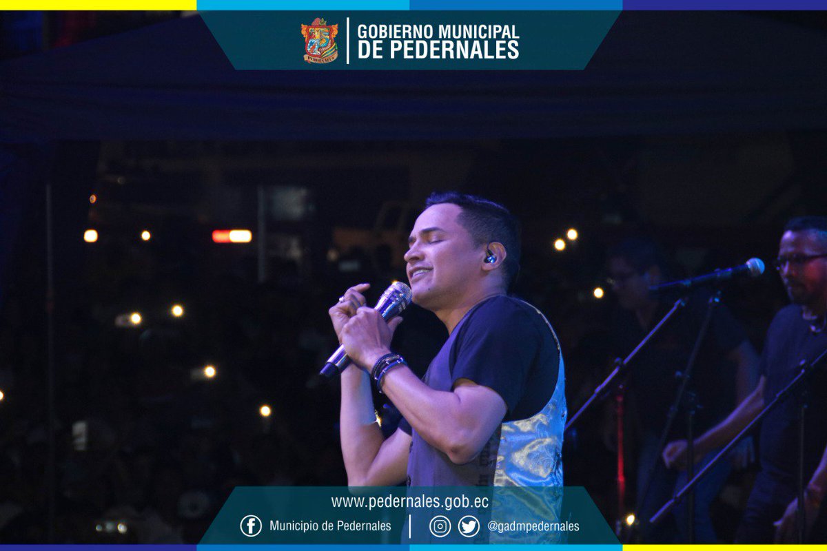 GADMPedernales's tweet photo. Antes de que el colombiano aparezca en escena, el #GrupoMillenium deleitó al público.
A la medianoche, el ídolo mundial del vallenato #JorgeCeledón ponía en su punto los instrumentos y la euforia de los miles de asistentes del concierto no se hizo esperar.
#MesDelComercio. https://t.co/BjQSKnmFXN