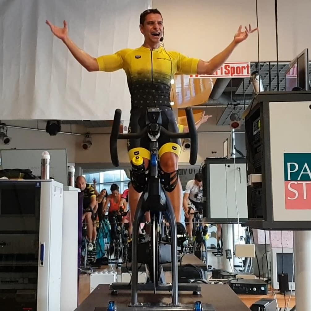 Fit4Life_ES's tweet photo. Ha sido un verdadero placer colaborar en el #ThinkAndRide de #BarbadoCycling (sábado 27 oct)!💛💙🚴♂️⚡Evento dedicado a entender y aprender a entrenar con #potencia en #cicloindoor, con grandes referentes como los doctores Carlos Barbado, David Barranco y Susana Moral. Enhorabuena https://t.co/dPY86mPq7a