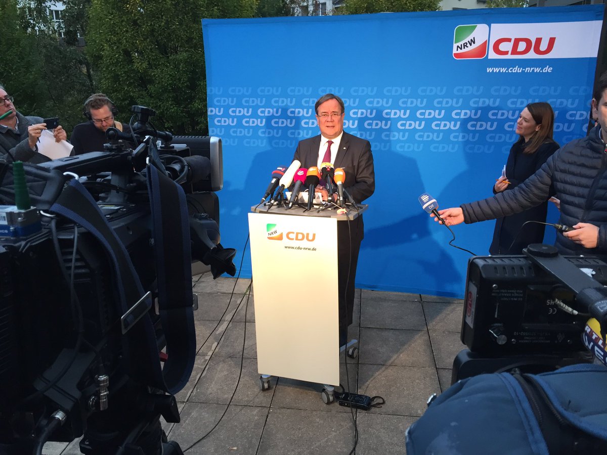 NRW-Ministerpräsident <a href="/ArminLaschet/">Armin Laschet</a> spricht hinsichtlich der Rücktrittspläne der Kanzlerin als CDU-Parteivorsitzende von einem „historischen Tag“. Seine mögliche Kandidatur für den Posten ließ er offen. <a href="/RTLWEST/">RTL WEST</a>