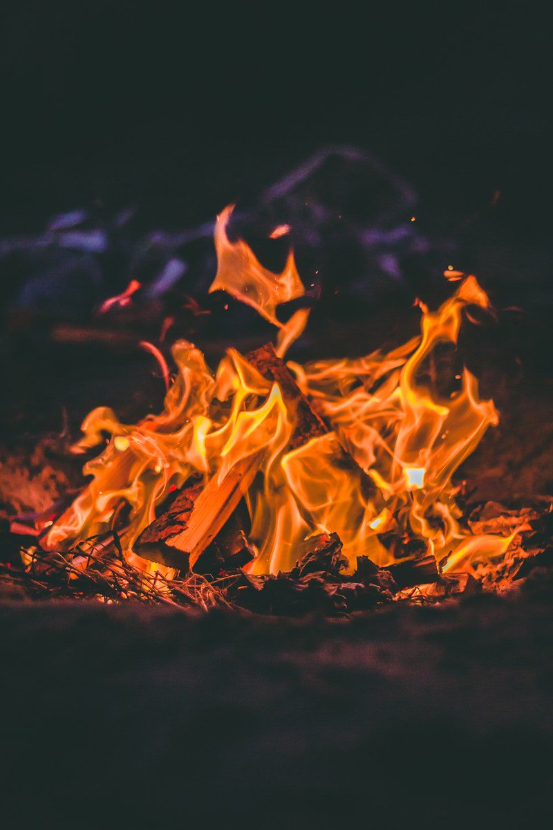 HALLOWEEN BONFIRE!
Everyone is welcome to join us in the cul de sac between UC and Knobview at 7:30 PM on October 30th for music, s'mores, pumpkin carving and more!