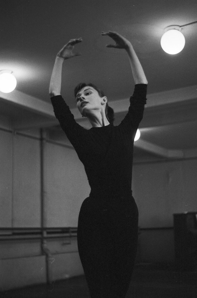 oldhllywoods's tweet photo. Audrey Hepburn during ballet rehearsal for the film "Funny Face", Paris, France 1956. https://t.co/g3sP7frvmJ
