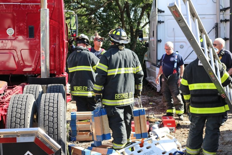 SouthlandTrucks's tweet photo. It's an amazing thing when our trucks can help save lives. Our parent company, Navistar, recently donated six vehicles for an extrication rescue exercise near our Melrose Park facility! #InternationalTruck #localfocal https://t.co/kJgmdYHSHD